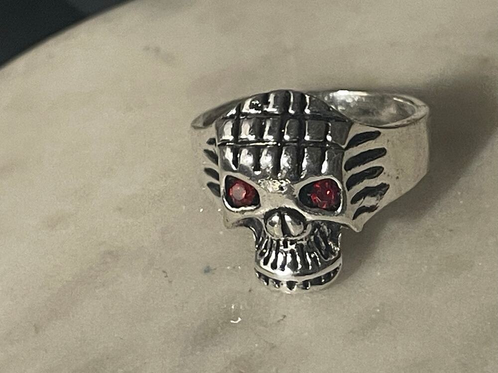 Skull Men’s wedding band style ring stainless steel size 8